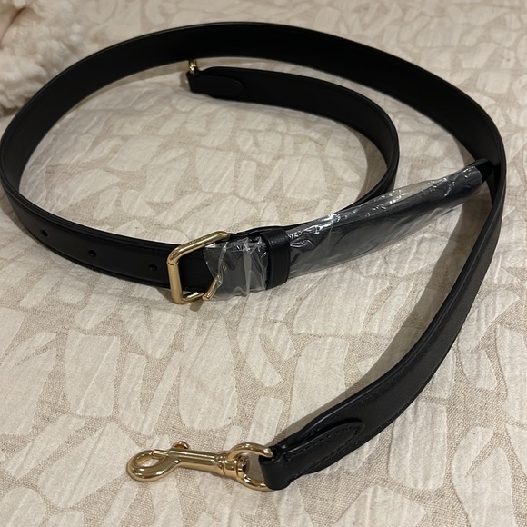 Coach purse - sold - Picture 5 of 8